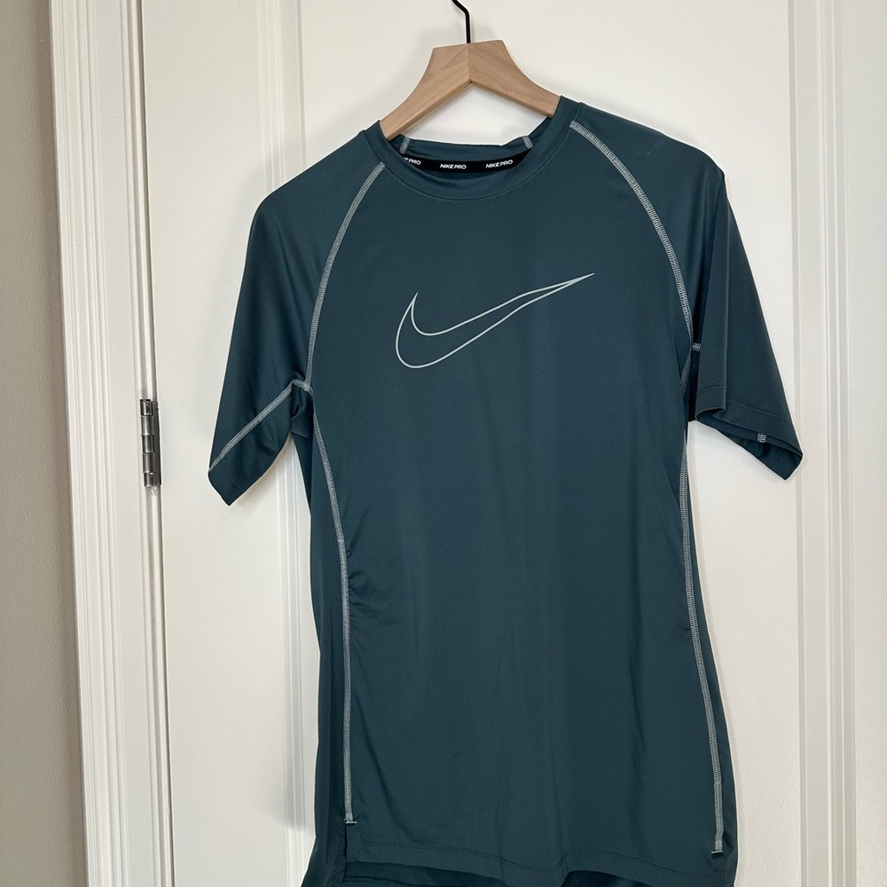 2 Mens Nike Pro shirts size M
